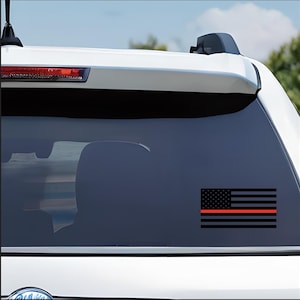 Sticker met rode lijn.  Premium vinyl autostickers, waterflesstickers, laptopsticker, raamstickers.