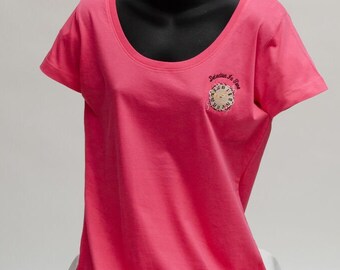 Kurzarm Rundhals T-Shirt - Erkennung In der Zeit: Breast Cancer Awareness