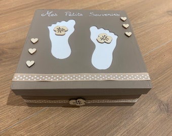 souvenir box, birth gift, little taupe and white feet