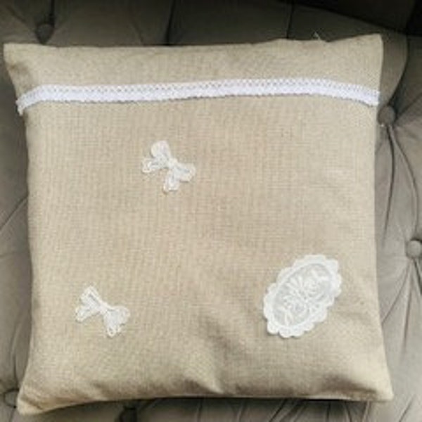 coussin shabby dentelle, noeuds