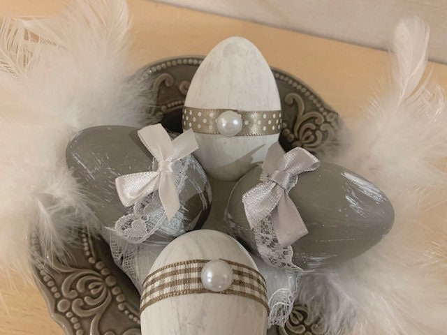 Composition Œufs de Pâques , Plumes