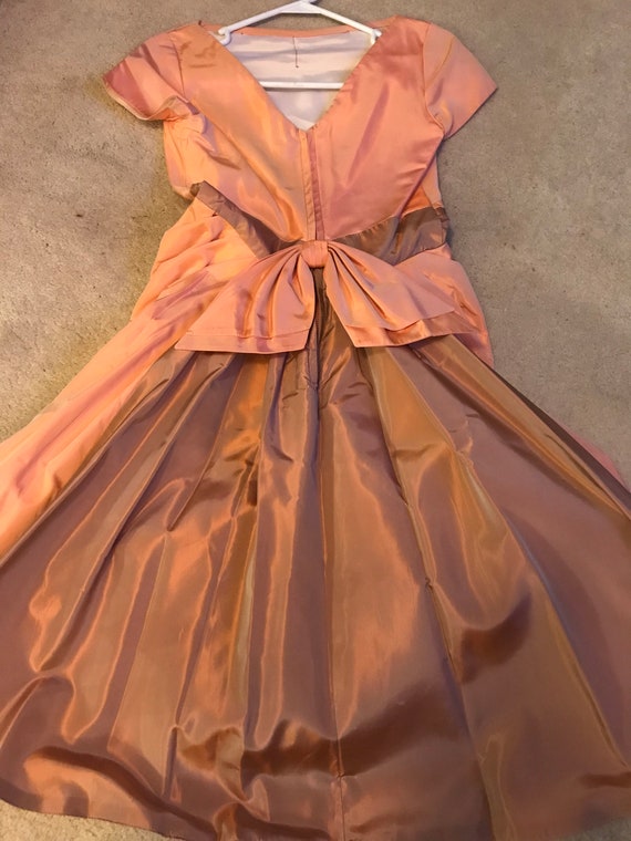 Peachy vintage taffeta dress - image 5