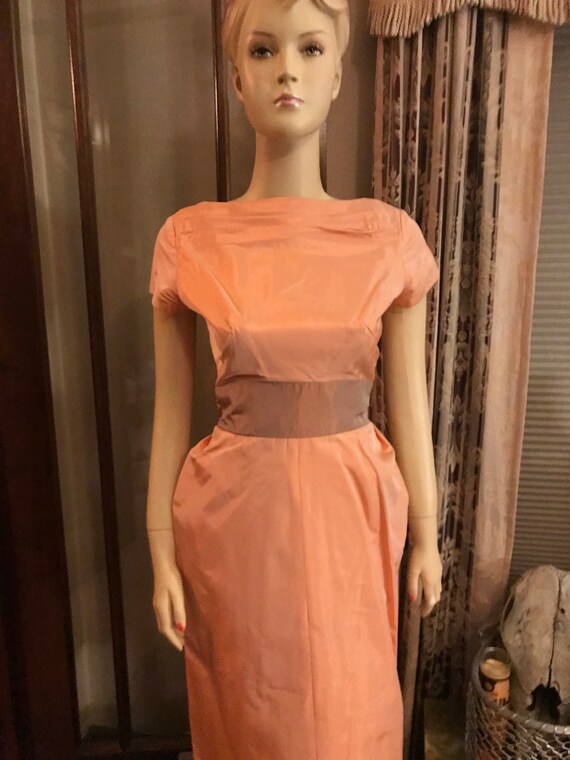 Peachy vintage taffeta dress - image 9