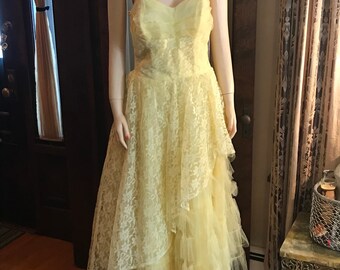 Precious Lemon Yellow 1950’s Prom Dress