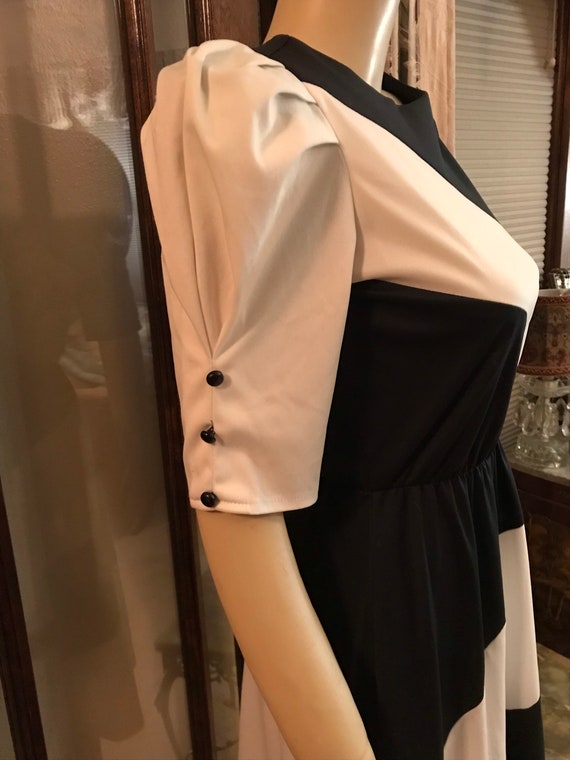 Vintage Black and White Dress - image 10