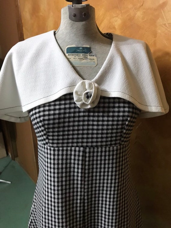 Adorable vintage dress