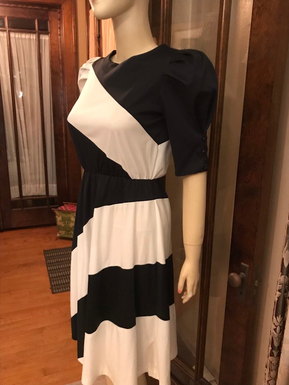 Vintage Black and White Dress - image 7