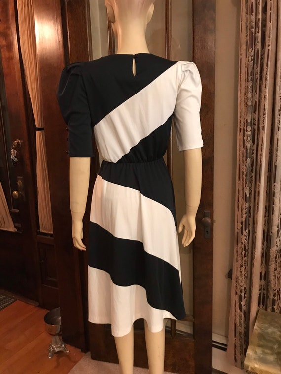 Vintage Black and White Dress - image 8