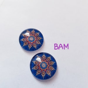 Ce lot comprend 2 cabochons à motifs mandala  16 mm