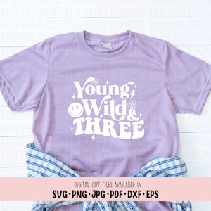 Young Wild and Three SVG, 3e verjaardag, Young Wild and Three Shirt Design, Retro Groovy 3rd Brithday, Retro Shirt Sublimatie, Smiley Face