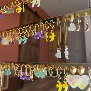 Single-ear headphones to mix and match