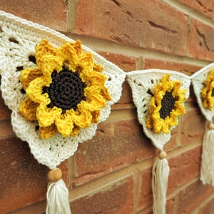 Sunflower Bunting Crochet Pattern, Boho Crochet Tassel Garland, Flower Bunting Photo Tutorial, Camper Wall Hanging PDF Instant Download