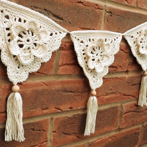 Boho Flower Bunting Crochet Pattern, Crochet Tassel Garland, Flower Bunting Photo Tutorial, Flower Wall Hanging PDF Instant Download