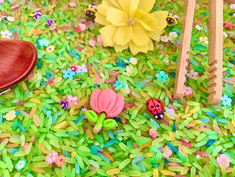 Filling kit for rice sensory bin, spring theme, flowers, ladybugs, bees, clips image 4