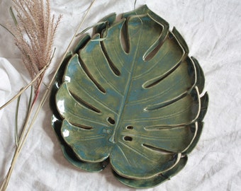 Unique handmade Monstera Leaf plate - Ceramic Monstera Platter - Glossy green Monstera Leaf Plate - Housewarming Gift