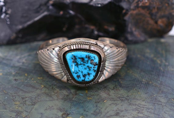 Striking Vintage Native American Jewelry Navajo Triangular Turquoise Sterling Silver Cuff Bracelet Striking Vintage Native American Jewelry Navajo Triangular Turquoise Sterling Silver Cuff Bracelet