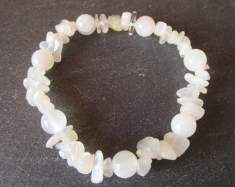 moonstone bracelet, lithotherapy harmony of emotions, happiness, softness