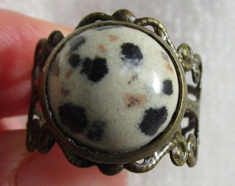 Bague avec un jaspe dalmatien, joie, positivité, sérénité, paix intérieure