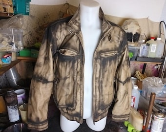 Chaqueta de cuero estilo motero, reciclada, con aspecto desgastado y postapocalíptico, talla 26/metro.