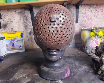 Máscara/casco de asaltante postapocalíptico con óxido real