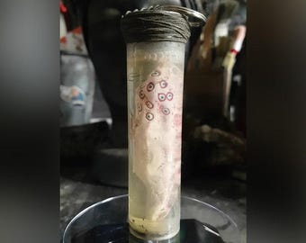 Mutante alienígena en tarro / Contención alienígena / Colgante