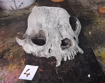 RÉPLICA DE ESPUMA SUAVE postapocalíptica 1:1 Perro.Calavera (Boxer) 18 cm