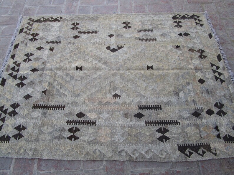 Size: 4'1 x 5'8 feet Reduced Price Living Room Rug | Etsy