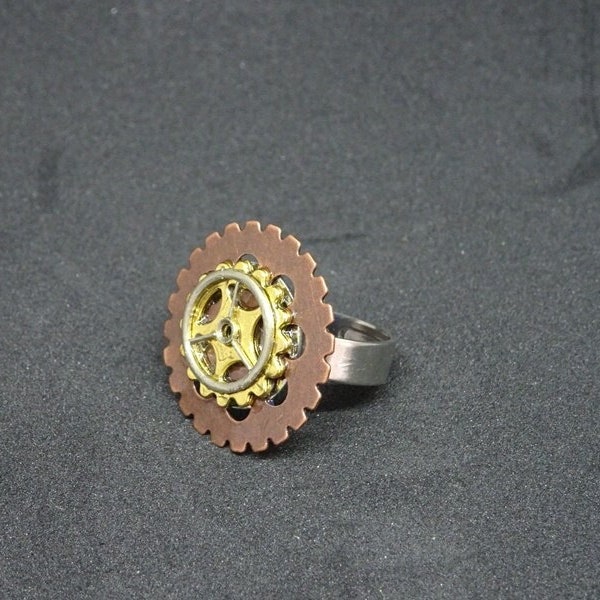 Bijoux steampunk. Bague rouages de montre. Bijoux upcycling. Cadeau femme. Cadeau pour elle.