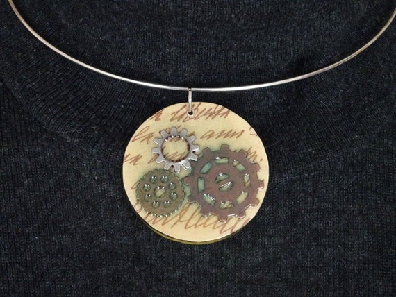 Steampunk Jewelry. Resin Jewelry. Round Resin Pendant Cogs Gears