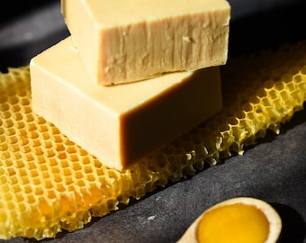 Miel : Savon artisanal Miel+Cire d'Abeille, savon solide - corps , visage ttes peaux, shampooing doux tous cheveux (100g)