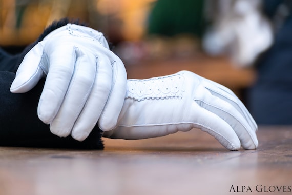 White cheap wool gloves