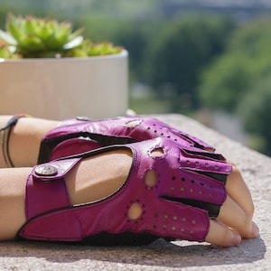 Women&#39;s FINGERLESS Gloves - BERRY-BLACK - hairsheep leather