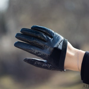 Women's short UNLINED Gloves - BLACK - hairsheep leather