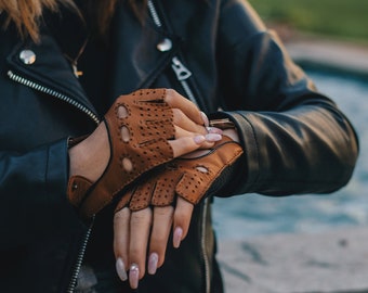 Women's FINGERLESS Gloves - COGNAC-BLACK - deerskin leather - size 6.5