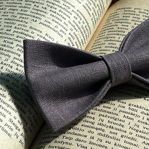 Men&#39;s dark purple bow tie, purple bow tie for groomsmen, pre-tied purple linen bowtie, purple linen pocket square & bowtie set, gift for him
