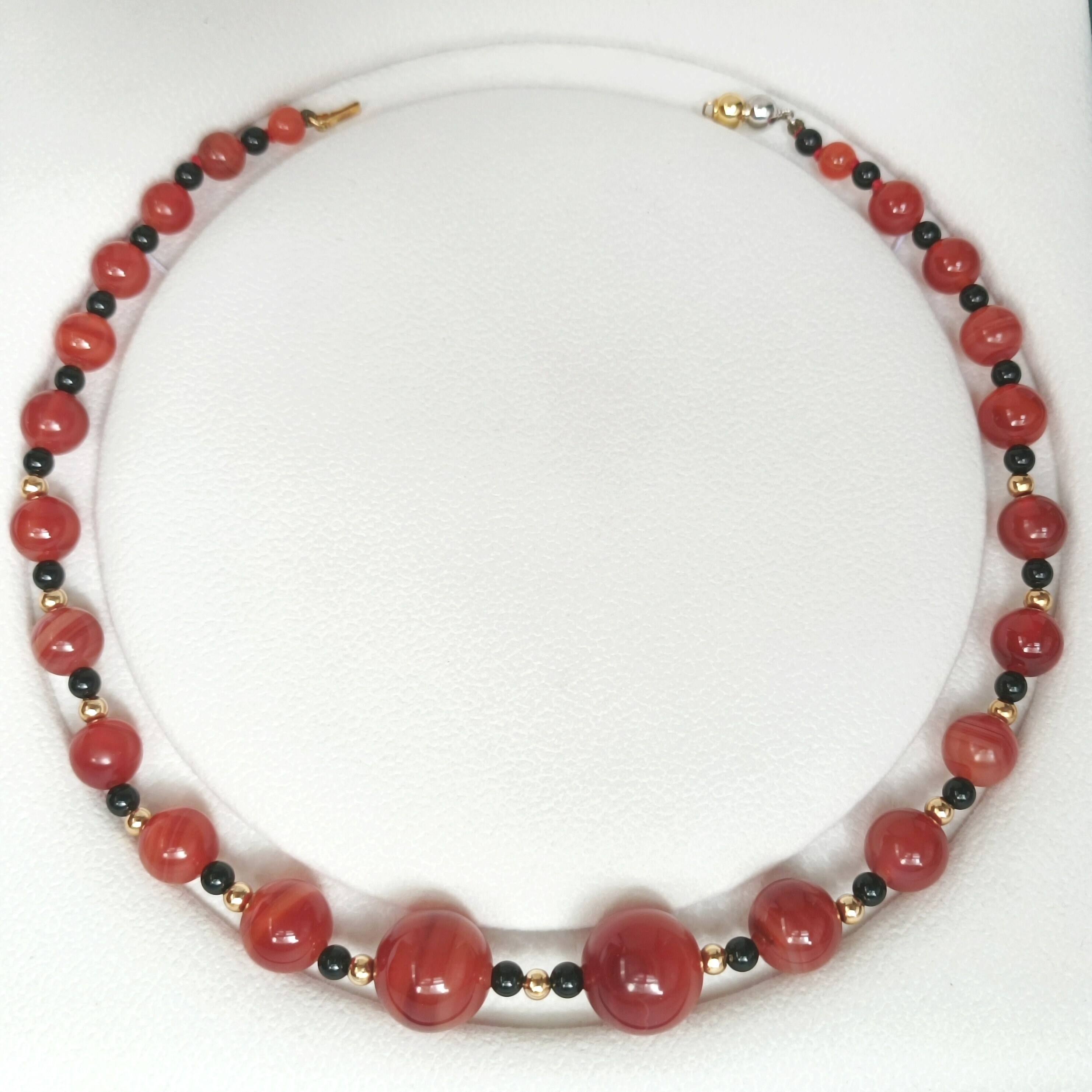 Collier ras de cou en corail orange