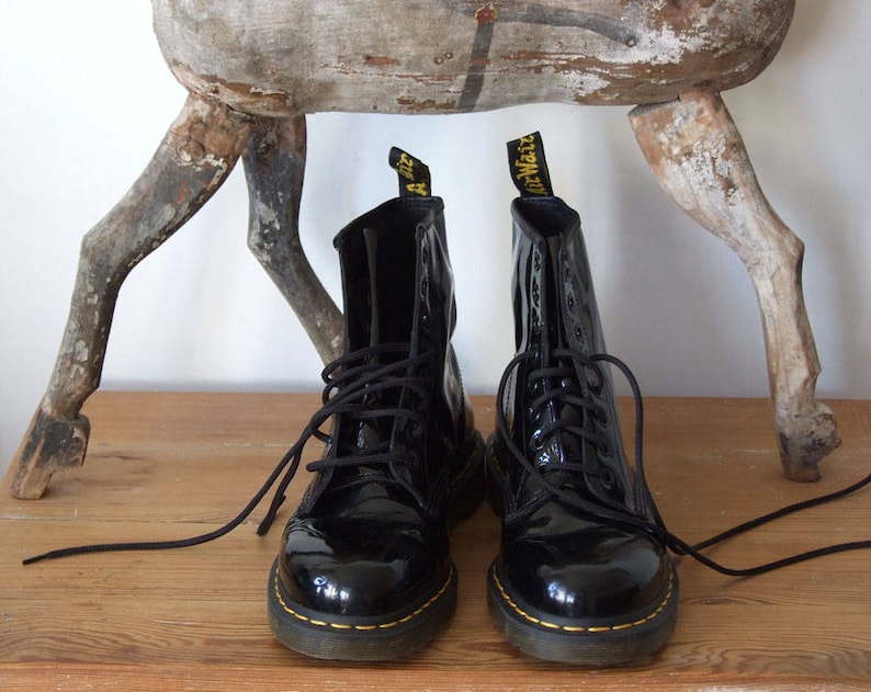 vintage gooth boots laced up boot Dr Martens 1980 boots grunge boots black Dr black lacquered leather ankle boots Martens combat boots