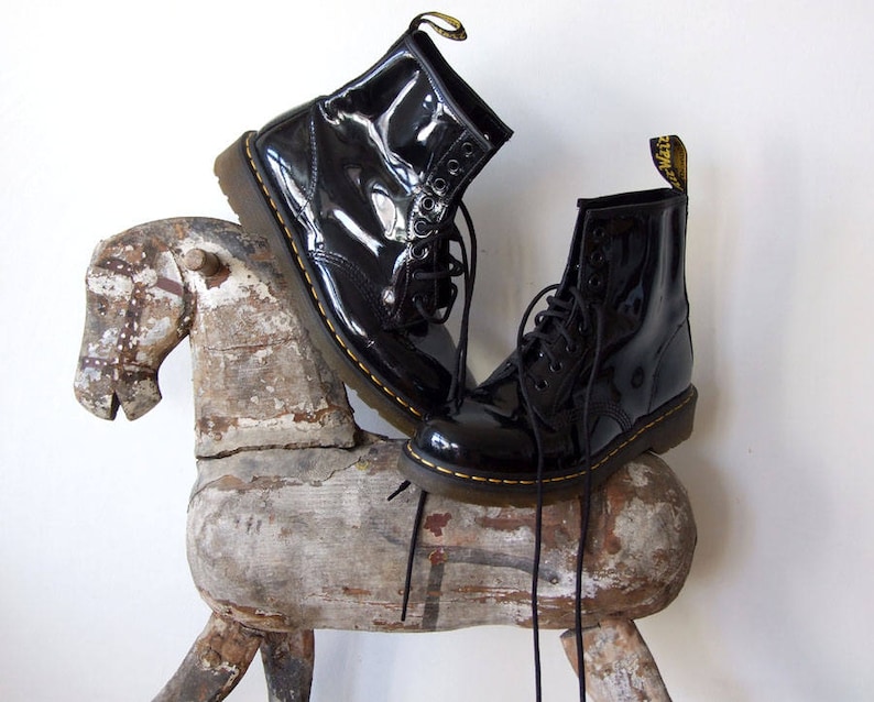 vintage gooth boots laced up boot Dr Martens 1980 boots grunge boots black Dr black lacquered leather ankle boots Martens combat boots
