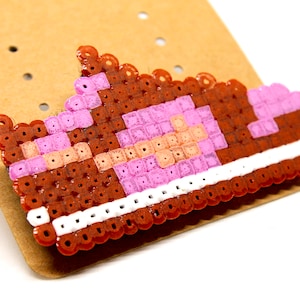 The brooch Pixel art Hama Mini Geek brooches pink Sneakers image 1