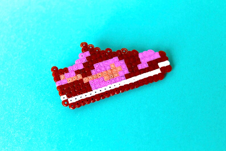 The brooch Pixel art Hama Mini Geek brooches pink Sneakers image 3