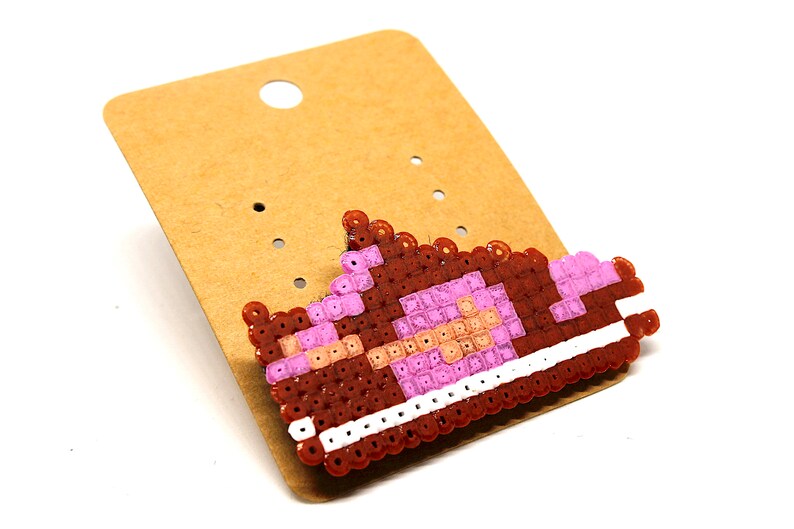 The brooch Pixel art Hama Mini Geek brooches pink Sneakers image 2