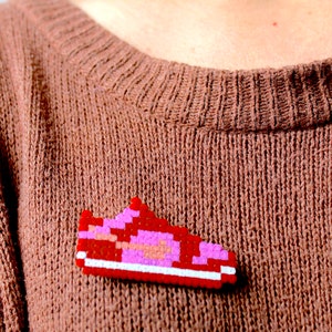 The brooch Pixel art Hama Mini Geek brooches pink Sneakers image 5