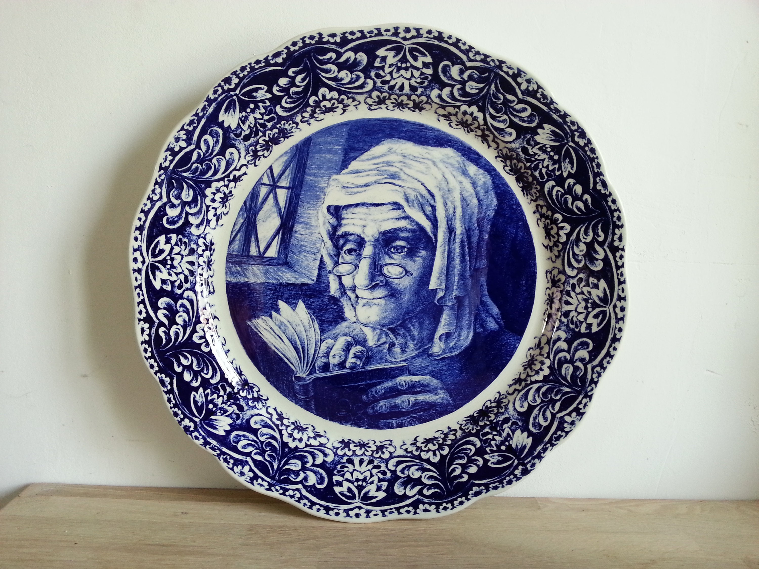 Assiette Delfts Boch Frères La Louvière Belgique -Plaque Chargeur Femme -Bleu Cobalt-Plat Vintage , 