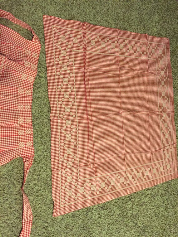 Hand Embroidered apron with Matching table cloth … - image 7