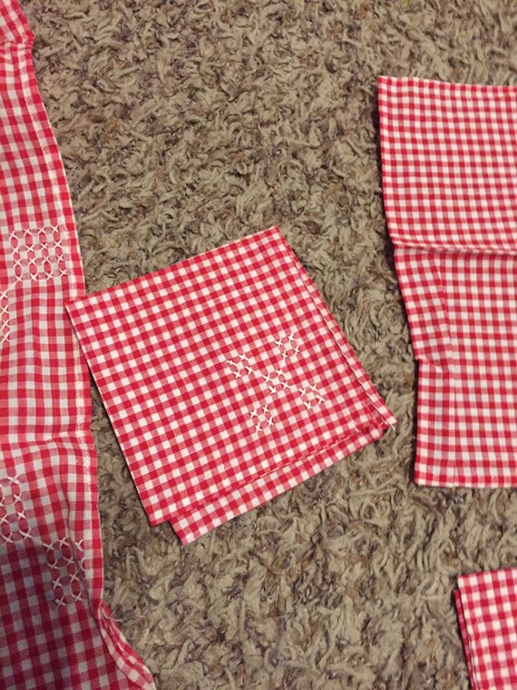 Hand Embroidered apron with Matching table cloth … - image 8