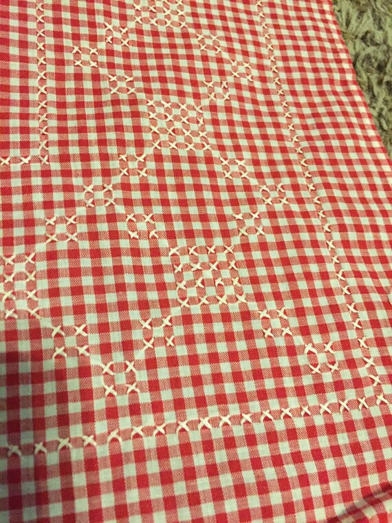 Hand Embroidered apron with Matching table cloth … - image 4