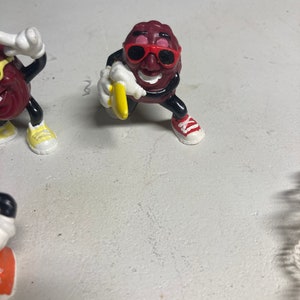 California raisins Figures and crocheted wall hanging image 5