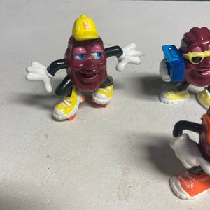 California raisins Figures and crocheted wall hanging image 6