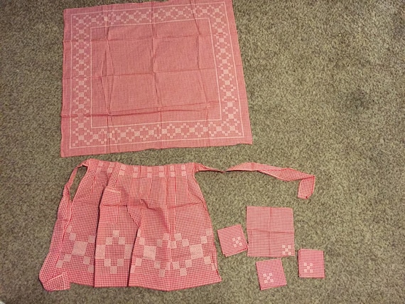 Hand Embroidered apron with Matching table cloth … - image 1