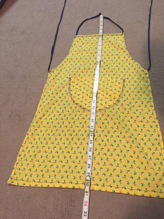 Yellow floral  pattern apron - image 6